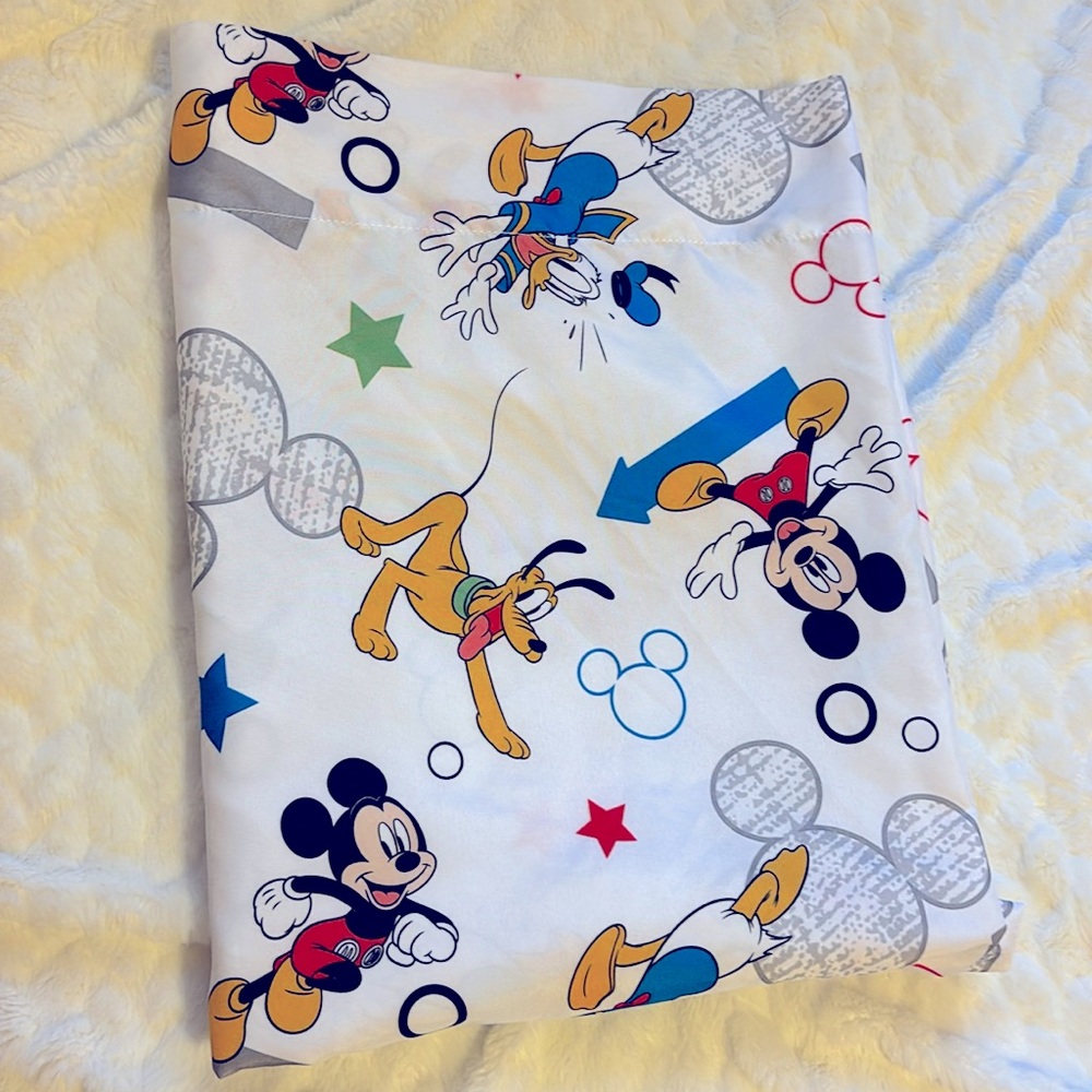 Disney Jr. Mickey Mouse, Donald Duck & Pluto Arrows Toddler Bed Flat Sheet